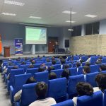 Estudiantes del Liceo Bicentenario Jovina Naranjo reciben información sobre admisión a la UTA