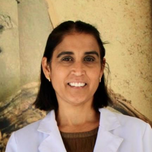 Dra. Andrea Larrazabal